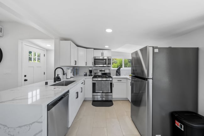 1730 Vista De Valle Vis in El Cajon, CA - Building Photo - Building Photo