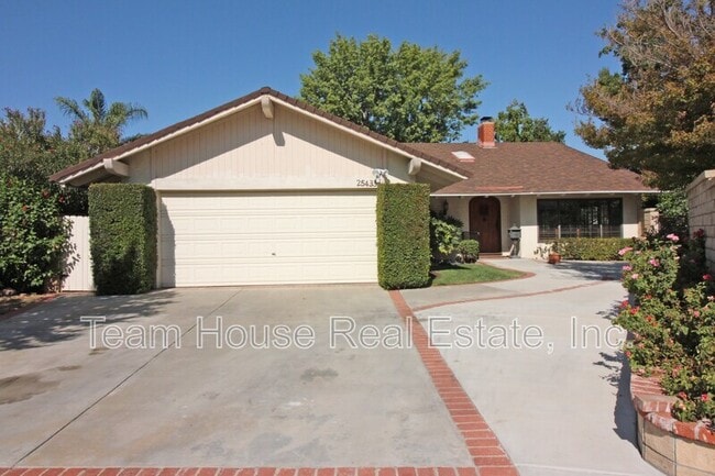 25433 Plaza Escovar in Santa Clarita, CA - Building Photo - Building Photo