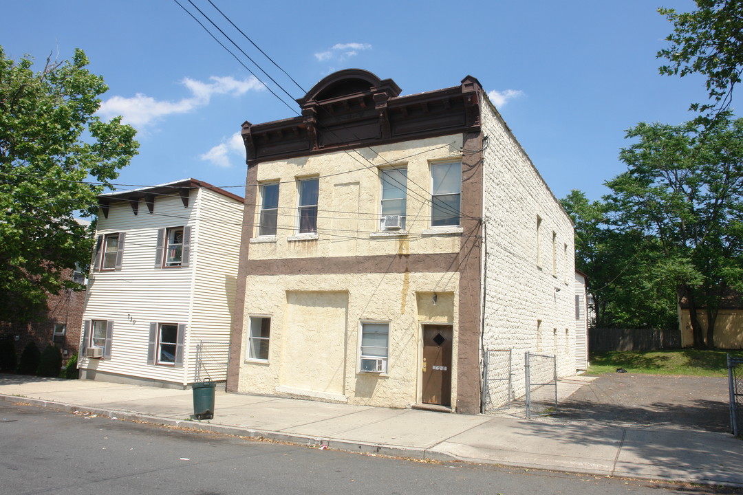 728 Cortlandt St in Perth Amboy, NJ - Foto de edificio