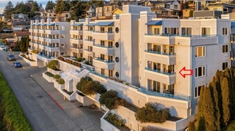 2244 13th Ave W, Unit 216 in Seattle, WA - Building Photo