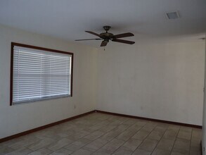 407 N Fowler Dr in Deltona, FL - Building Photo - Building Photo