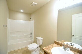 3528 Avalon Lake Dr SW in Madison, AL - Building Photo - Building Photo