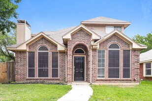 1453 Ridgecreek Dr in Lewisville, TX - Building Photo
