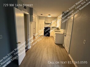 729 NW 14th St in Grand Prairie, TX - Building Photo - Building Photo
