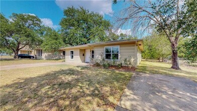 HUGE 4/4 in Eastgate!! in College Station, TX - Building Photo - Building Photo