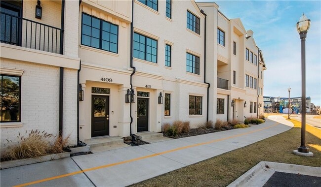 4111 S Champions Dr in Rogers, AR - Building Photo - Building Photo