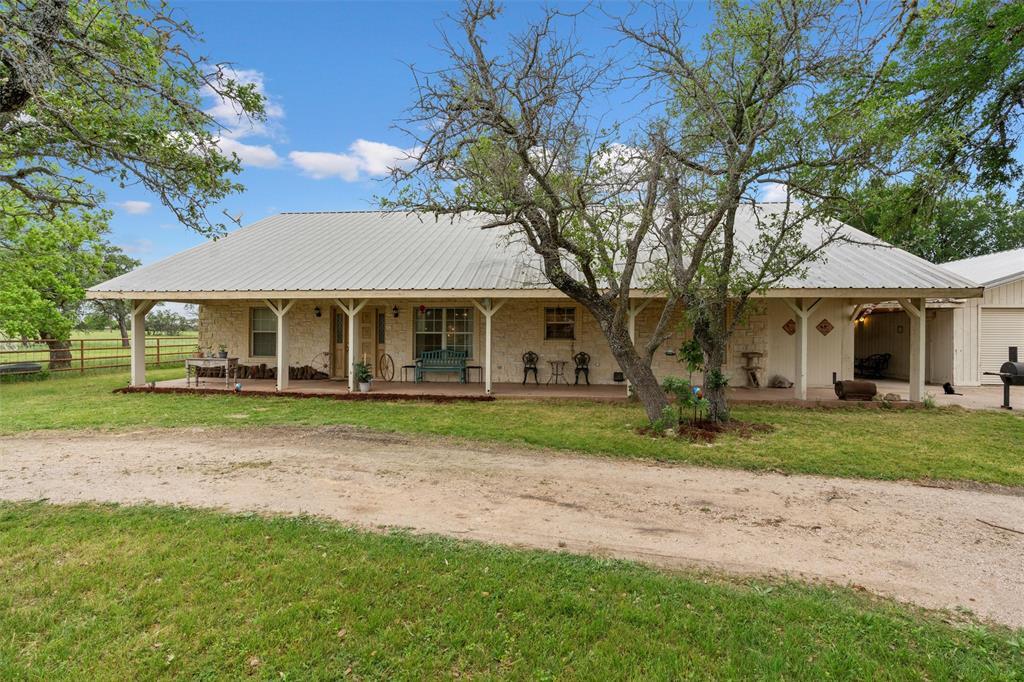 1000 Co Rd 215 in Florence, TX - Building Photo