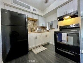 36953 Bankside Dr, Unit 10 in Cathedral City, CA - Building Photo - Building Photo