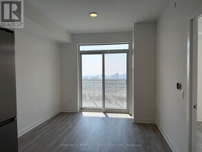 5105 Hurontario St in Mississauga, ON - Building Photo - Building Photo