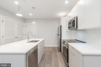 3449 Scotts Ln, Unit B414 in Philadelphia, PA - Building Photo - Building Photo