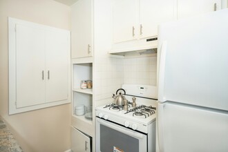 17417 Vanowen St in Los Angeles, CA - Foto de edificio - Building Photo