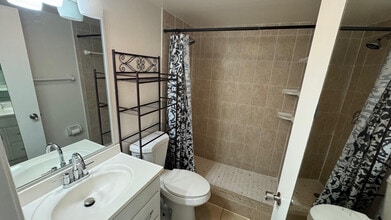 344 SE 11th Ave in Pompano Beach, FL - Foto de edificio - Building Photo