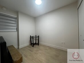 927 Chestnut St in New Westminster, BC - Building Photo - Building Photo