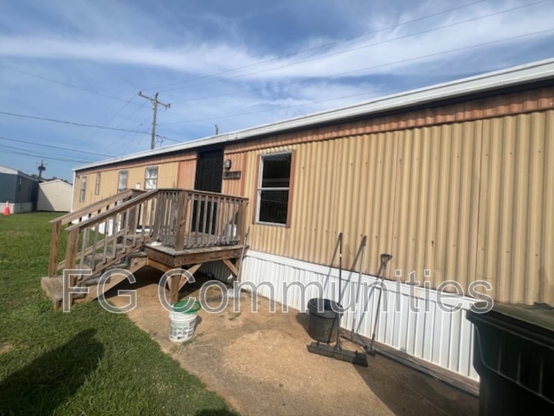 1957 Cloverdale Cir in Gastonia, NC - Building Photo