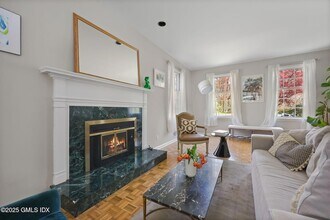 10 Old Forge Rd in Greenwich, CT - Building Photo - Building Photo