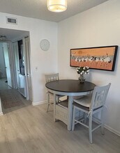 540 SW South River Dr in Stuart, FL - Foto de edificio - Building Photo