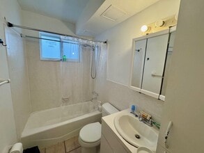 Kingdom Fund 5 LLC in Hallandale Beach, FL - Building Photo - Interior Photo
