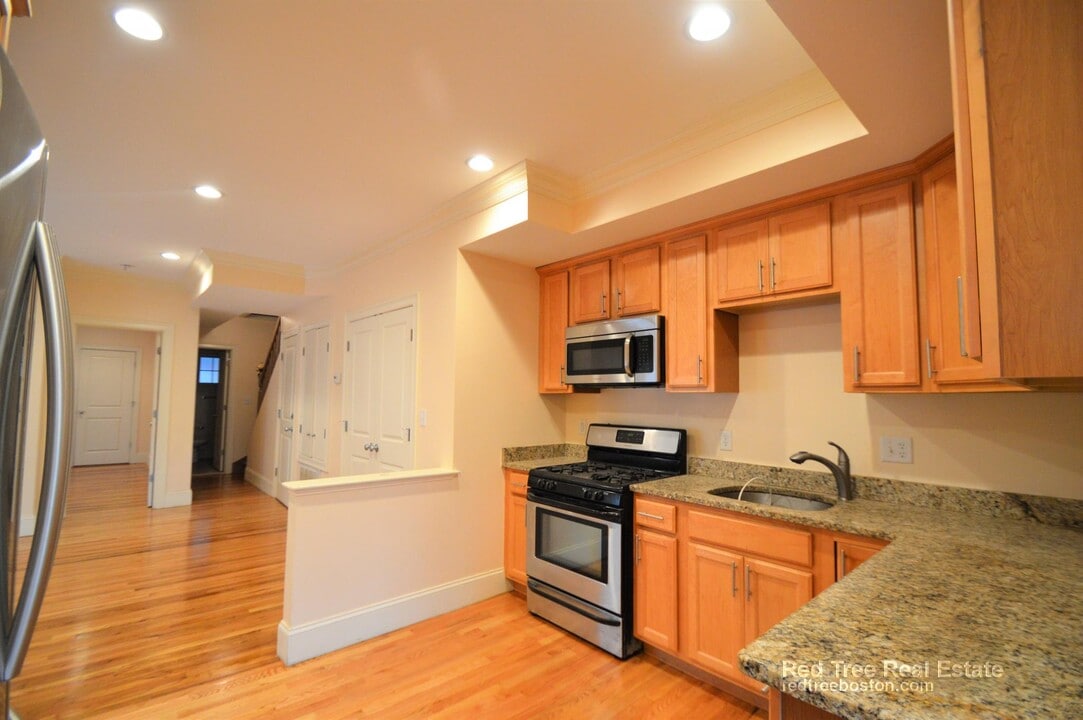 25 Lothrop St in Boston, MA - Building Photo