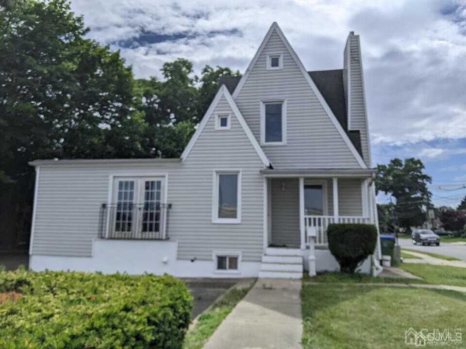 120 Plainfield Ave in Edison, NJ - Building Photo