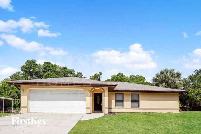 2065 Delta St in Port Charlotte, FL - Building Photo