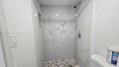 2440 NW 99th St in Miami, FL - Building Photo - Building Photo