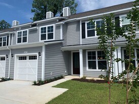 2409 Thoroughfare Dr in North Myrtle Beach, SC - Building Photo