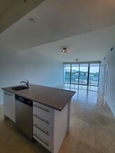 888 Biscayne Blvd, Unit 311 in Miami, FL - Building Photo - Building Photo