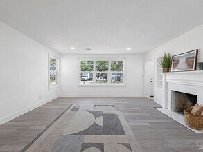 908 E Lee St in Pensacola, FL - Foto de edificio - Building Photo