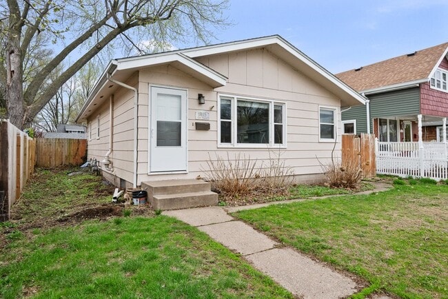 1815 Cody St in Bettendorf, IA - Foto de edificio - Building Photo