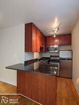 630 W Wrightwood Ave, Unit #625-311 in Chicago, IL - Foto de edificio - Building Photo