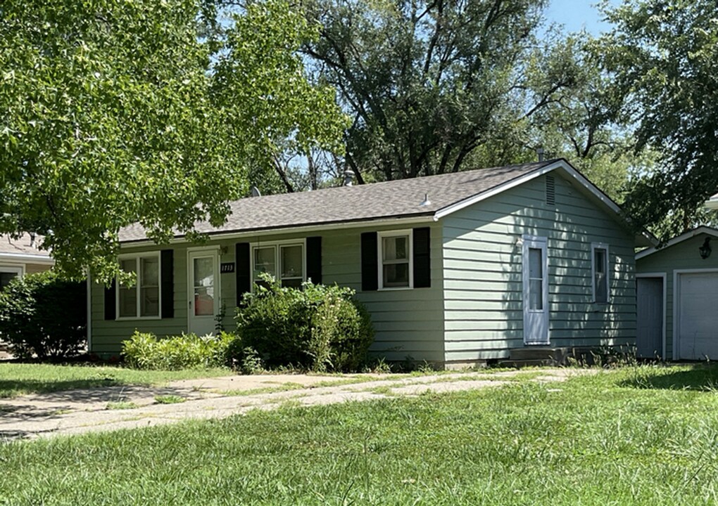 1713 SE Sage St in Topeka, KS - Building Photo