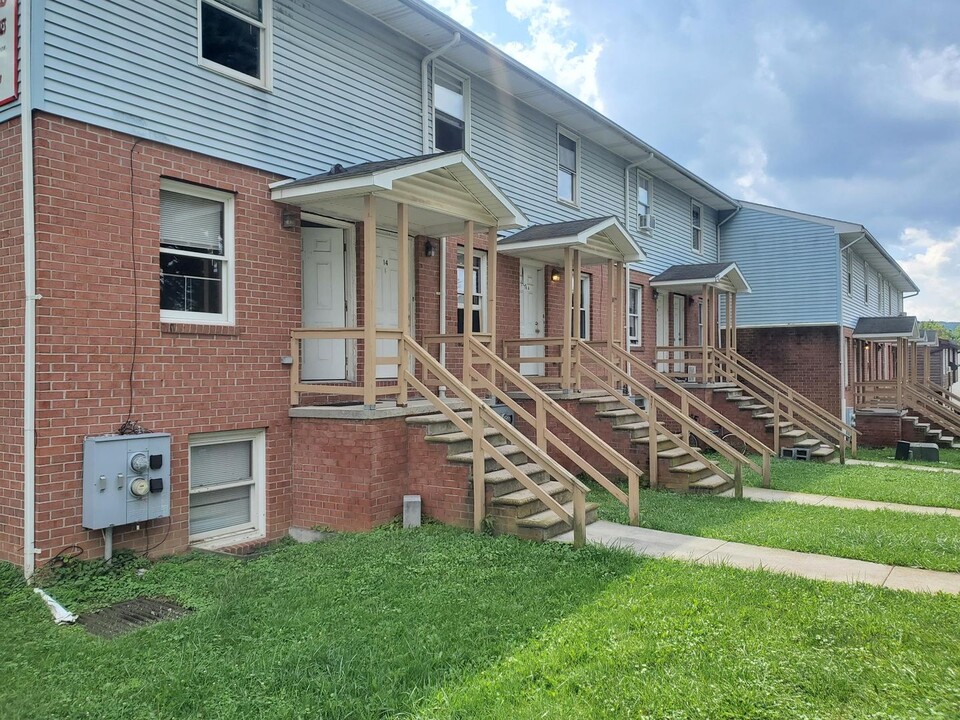 30 Paul St in Frostburg, MD - Building Photo