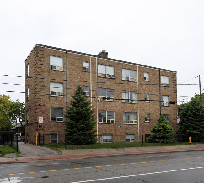 2908 St Clair Ave E in Toronto, ON - Building Photo - Primary Photo