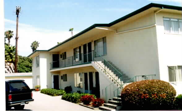 2-12 College Dr in Ventura, CA - Foto de edificio - Building Photo