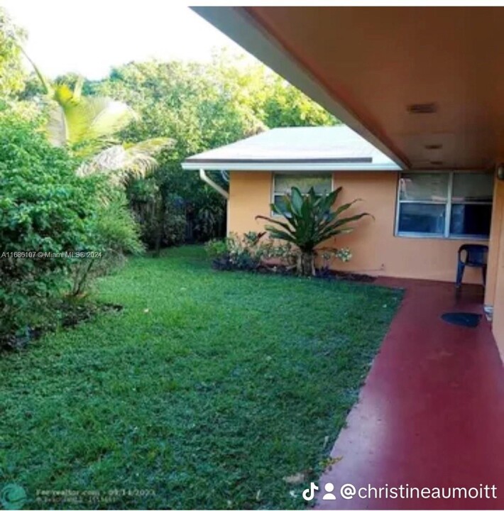 5640 NW 15th St in Lauderhill, FL - Building Photo