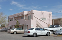 211-219 Candelaria Rd NW in Albuquerque, NM - Building Photo - Building Photo