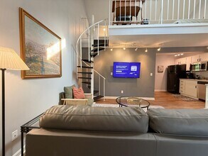 2738 Brownsboro Rd in Louisville, KY - Foto de edificio - Building Photo