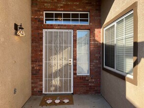 686 Millbrook St in Hanford, CA - Building Photo - Building Photo