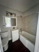 312 S Pumphrey St in Edna, TX - Foto de edificio - Building Photo