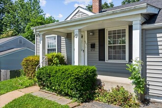647 Selma Ave in Webster Groves, MO - Foto de edificio - Building Photo