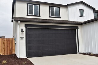 682 Stephanie Dr in Merced, CA - Building Photo - Building Photo