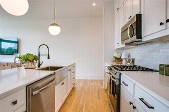 6039 Lewis St in Dallas, TX - Building Photo - Building Photo