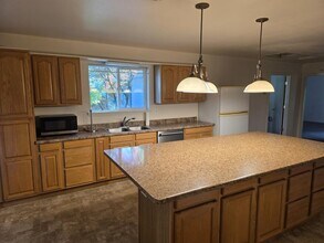 1218 SW 5th St in Grants Pass, OR - Building Photo - Building Photo