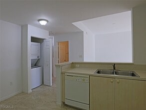 15385 Bellamar Cir in Ft. Myers, FL - Building Photo - Building Photo