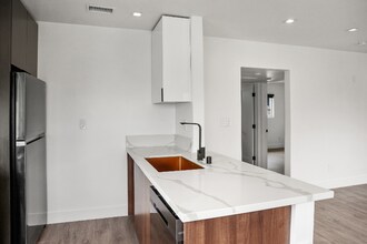 701 N Hill Pl in Los Angeles, CA - Building Photo - Building Photo