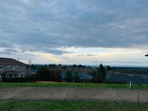 1740 NW Klickitat St in Camas, WA - Building Photo - Building Photo