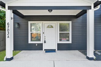 6703 St Augustine St in Houston, TX - Building Photo - Building Photo