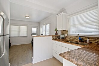 4002 E Colorado St in Long Beach, CA - Foto de edificio - Building Photo