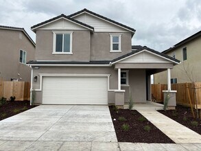 1173 Blue Oak Ln W in Madera, CA - Building Photo - Building Photo