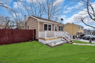 113 Tulsa Trail in Hopatcong, NJ - Building Photo - Building Photo
